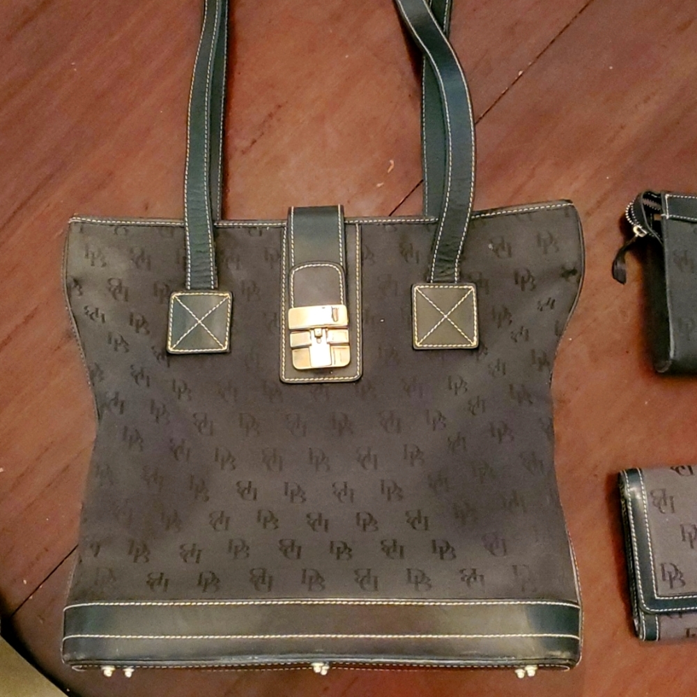 Dooney & Bouke hand bag